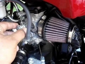 img comment changer le filtre a air d une moto 7580 600